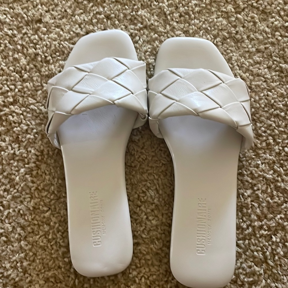 Cream flat sandle